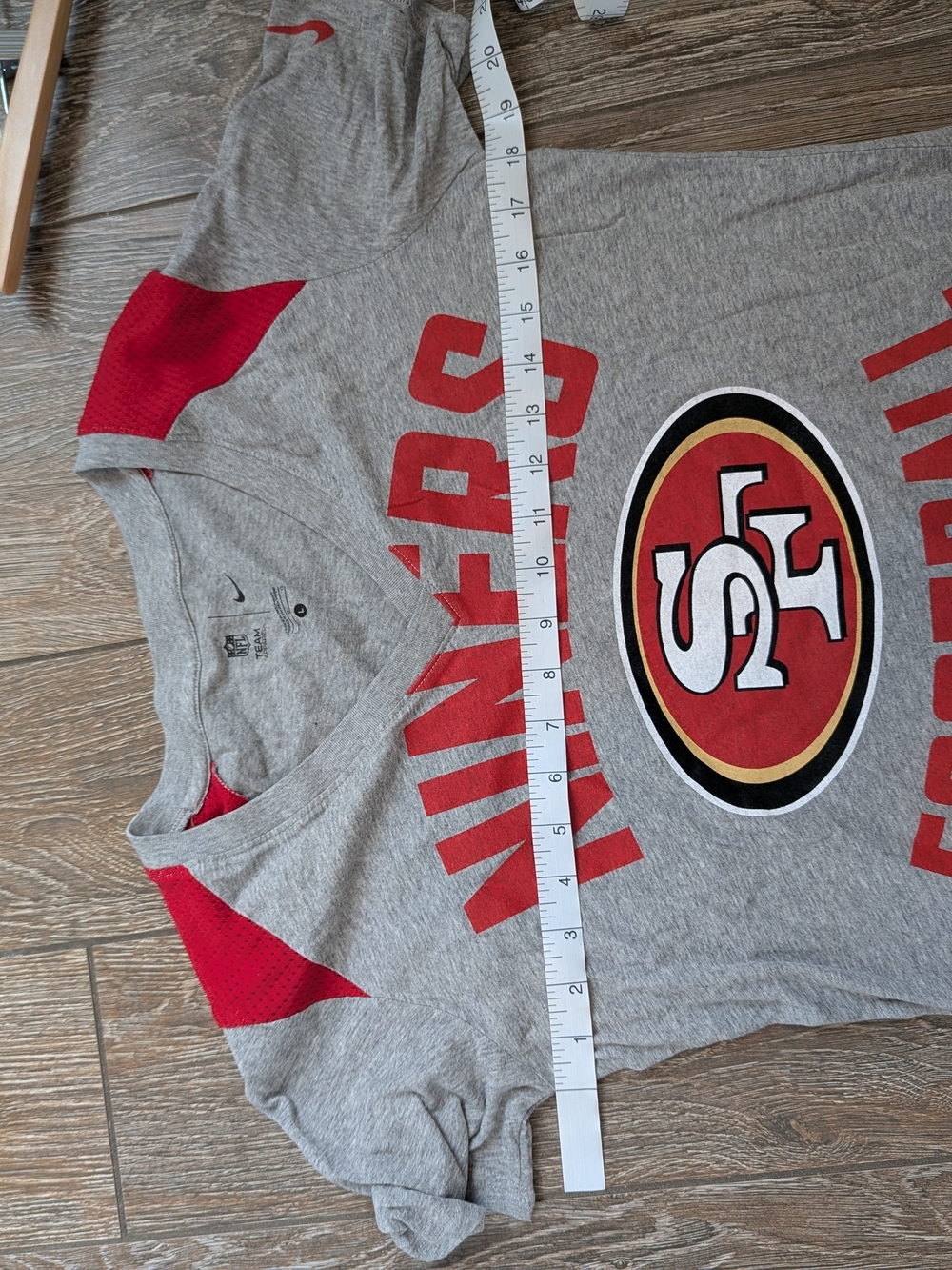 Nike San Francisco 49ers Women's Gray & Red V-Neck Tee - Picture 7 of 8